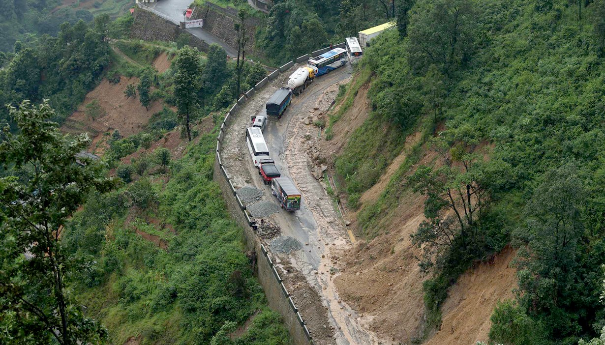 राजमार्गमा व्यापक क्षति, राजधानी–मोफसलको सम्पर्क टुट्यो