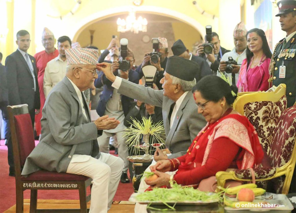 राष्ट्रपति पौडेलले प्रधानमन्त्री ओलीलाई लगाईदिए टीका र जमरा