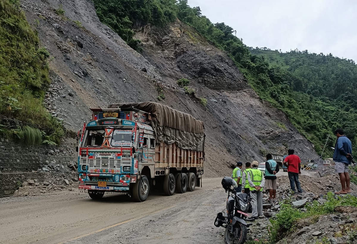 बीपी राजमार्ग स्थायी रूपमा पुनर्निर्माणका  लागि अध्ययन गर्नै २ महिना लाग्ने